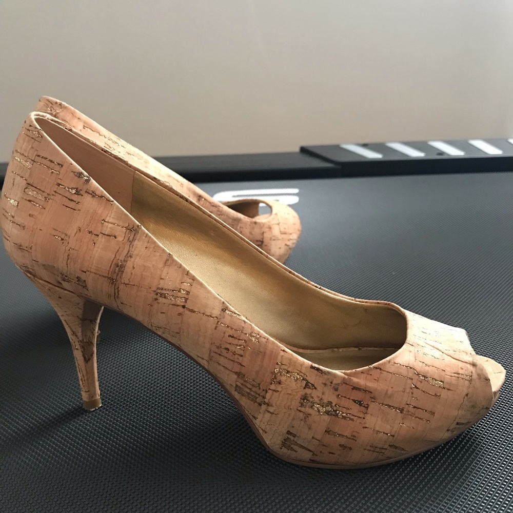 Cork peep toe heels. So unique and cute❗️